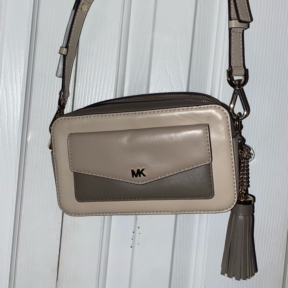 Crossbody handbag